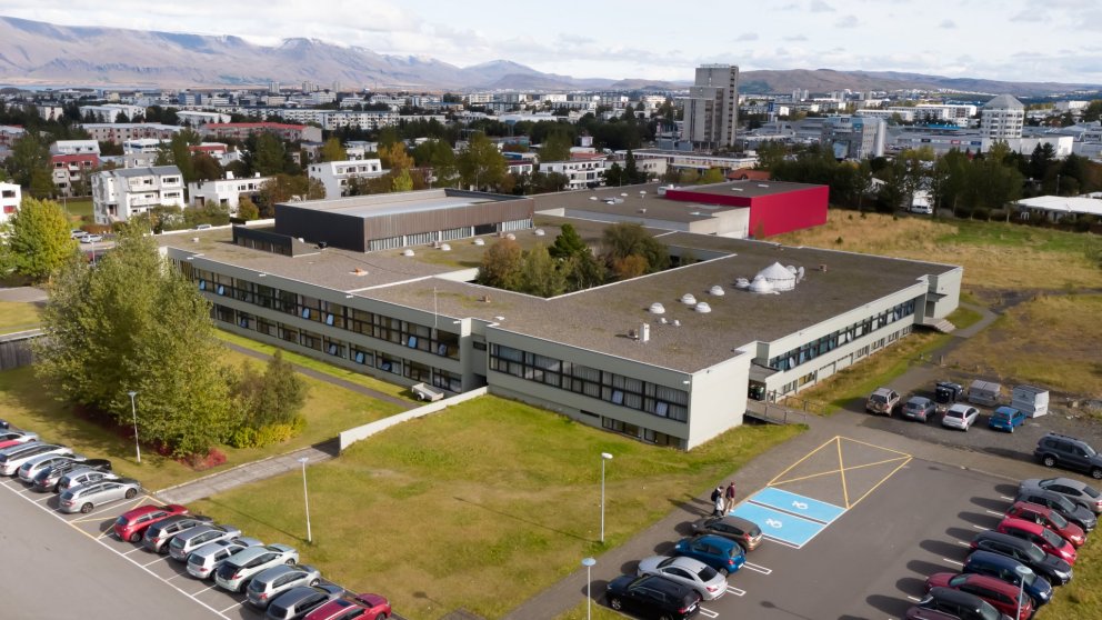 Kennsla hefst kl. 12:55