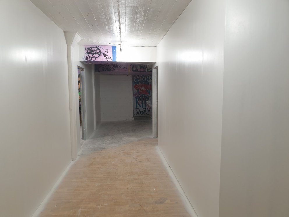 Myndin er tekin frá innganginum inn á salernin yfir í Norðurkjallara