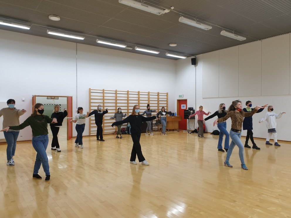 Dansandi nemendur í MH