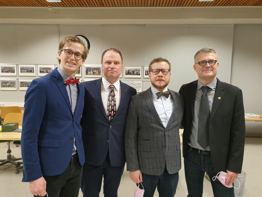 Sögukennarar tóku uppáklæddir á móti nemendum í próf í morgun