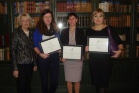 Guðrún Kvaran, Valgerður Garðarsdóttir og aðrir verðlaunahafar