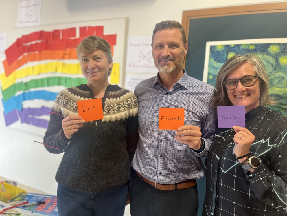 Helga, Steinn og Ásdís lögðu sitt af mörkum í gerð kærleiksregnbogans