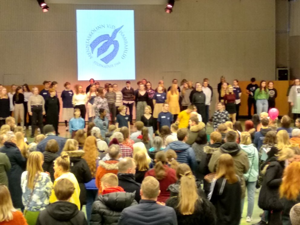 Mynd síðan i vor þegar nýnemar komu á opið hús.