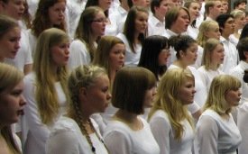 Hamrahlíðarkórarnir flytja lofsöngva og friðarbænir í Kristskirkju í Landakoti