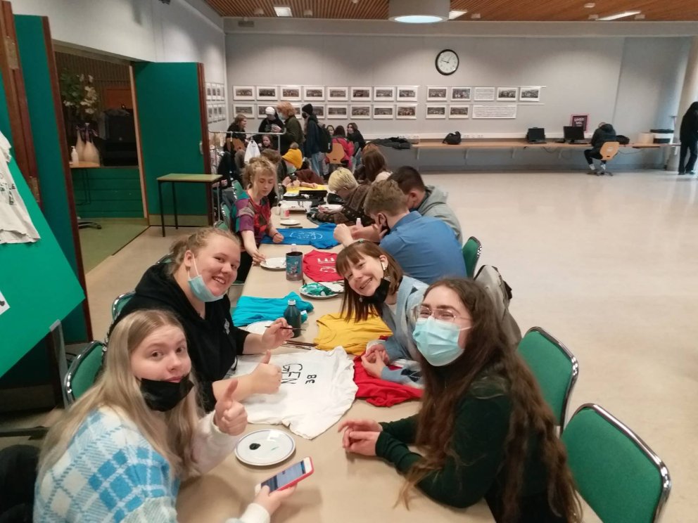 Vinnustofa á Miðgarði í hádeginu í dag