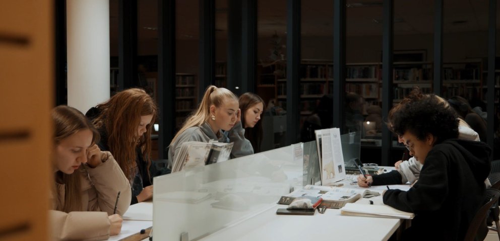 Próflok, sýnidagur prófa og staðfestingardagur