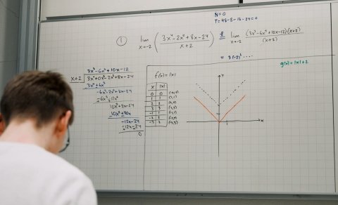 Valvika stendur yfir