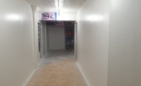 Myndin er tekin frá innganginum inn á salernin yfir í Norðurkjallara