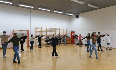 Dansandi nemendur í MH