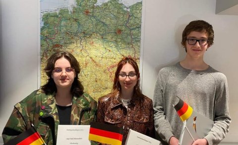 Anja, Lilja og Guðmundur mættu til að taka á móti verðlaunum