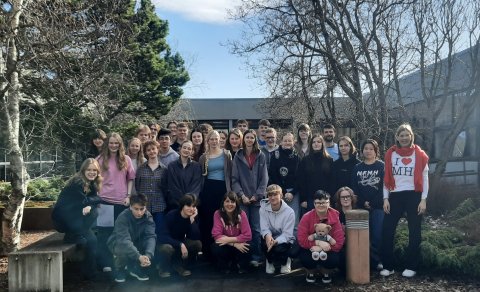 Þýsku gestirnir og MH-ingarnir á fallegum degi í Útgarði.