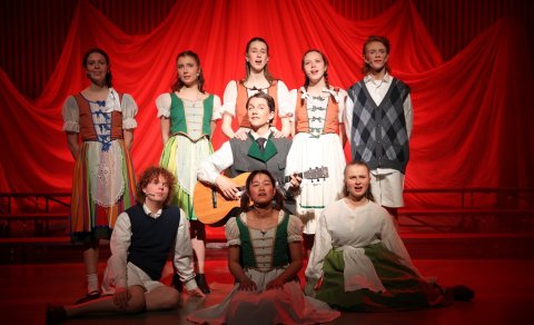 Von Trapp fjölskyldan er stórkostlegasta og hæfileikaríkasta fjölskyldan í MH sem sameinast MÍT neme…