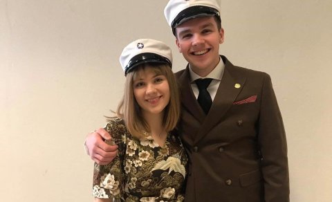 Melkorka Gunborg Briansdóttir og Kári Arnarsson sem fluttu ávarp fyrir hönd nýstúdenta.