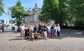 Hópurinn fyrir utan þinghúsið í Berlín.