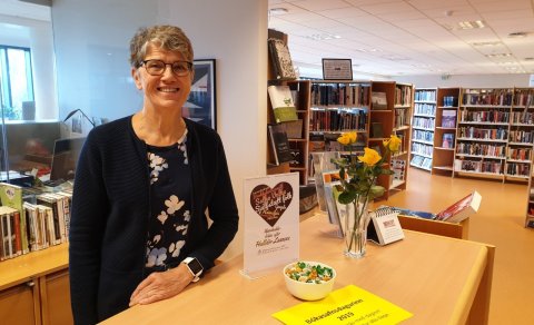 Ásdís Hafstað tekur á móti gestum