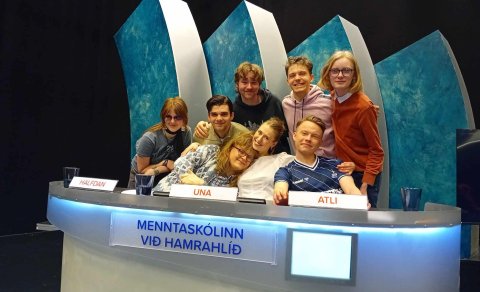 Það er stór hópur sem stendur að baki Unu, Atla og Hálfdani.