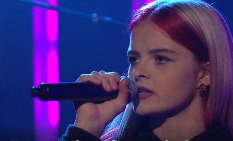 Mynd tekin þegar Gugusar frumflutti lagið Röddin í klettunum í Vikunni með Gísla Marteini á RÚV.