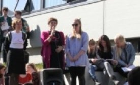 Gunnhildur Óskarsdóttir formaður Göngum saman þakkar nemendum