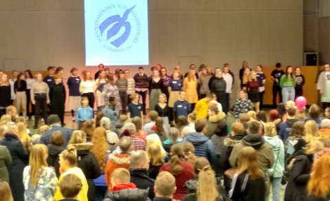 Mynd síðan i vor þegar nýnemar komu á opið hús.