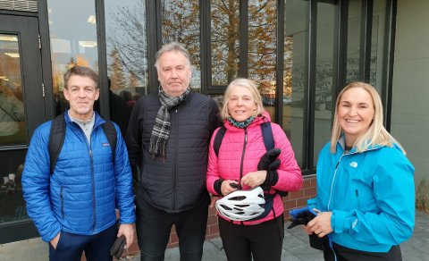 Bjarni, Logi, Helga og Erla tilbúin í gönguna