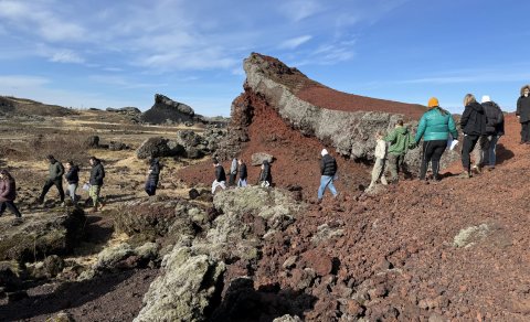 Nemendur í JARÐ2BB05 lögðu upp í langferð um daginn og fóru austanverðan Reykjaneshring.
