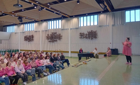 MH-ingar klæddust bleiku þennan dag til að sýna samhug og samstöðu vegna fráfalls nemanda í Versluna…
