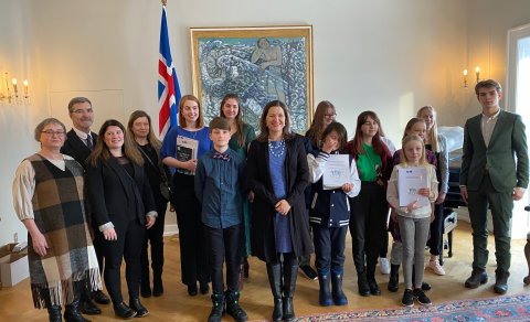 MH-ingurinn Krummi verðlaunaður