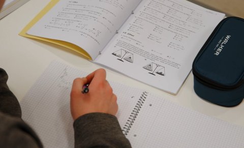Próflok, sýnidagur prófa og staðfestingardagur