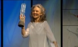 Þorgerður tekur við heiðursverðlaununum